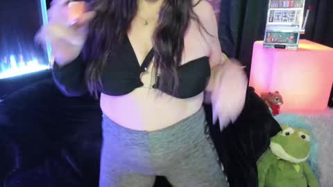 Snapshot of elle4you chatting on 26, 9, 2025 ELLE online show from 26, 9, 2025