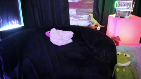 Snapshot of elle4you chatting on 10, 10, 2025 ELLE online show from 10, 10, 2025