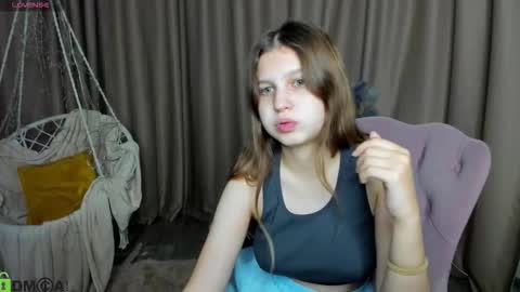 Snapshot of elle_ellise chatting on 11, 9, 2025 elle_ellise online show from 11, 9, 2025