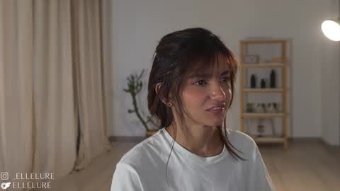 Snapshot of ellelure_ chatting on 17, 1, 2025 Linda Restrepo online show from 17, 1, 2025