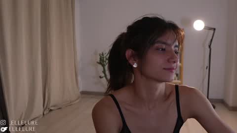 Snapshot of ellelure_ chatting on 22, 1, 2025 Linda Restrepo online show from 22, 1, 2025