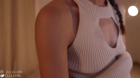 Snapshot of ellelure_ chatting on 30, 1, 2025 Linda Restrepo online show from 30, 1, 2025