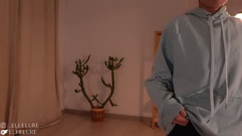 Snapshot of ellelure_ chatting on 1, 2, 2025 Linda Restrepo online show from 1, 2, 2025