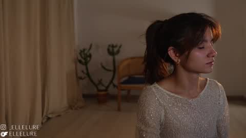 Snapshot of ellelure_ chatting on 6, 2, 2025 Linda Restrepo online show from 6, 2, 2025