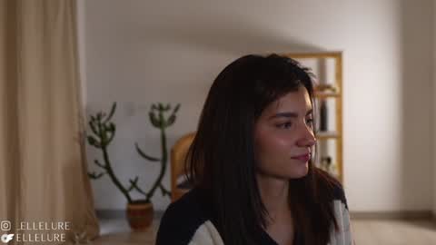 Snapshot of ellelure_ chatting on 6, 2, 2025 Linda Restrepo online show from 6, 2, 2025