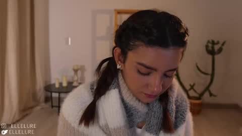 Snapshot of ellelure_ chatting on 23, 2, 2025 Linda Restrepo online show from 23, 2, 2025