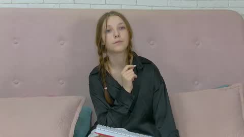 Snapshot of ellenbush chatting on 29, 9, 2025 EllenBush online show from 29, 9, 2025