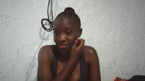 Snapshot of ellerah chatting on 3, 11, 2025 aishamalia online show from 3, 11, 2025