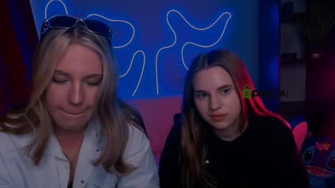 Snapshot of elli_ashley chatting on 15, 4, 2026 Ashley online show from 15, 4, 2026