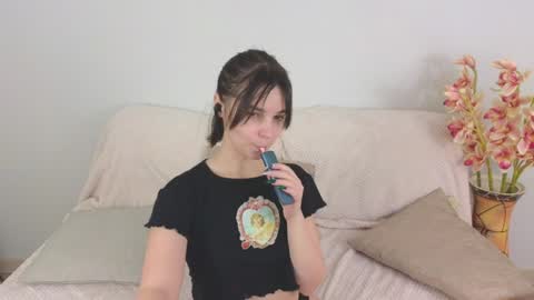 Snapshot of ellie_babyy chatting on 14, 1, 2025 Ellie online show from 14, 1, 2025