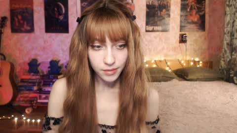 ellie_friendly online show from 4, 12, 2024