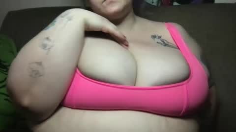 Ellie Louise online show from 22, 2, 2025