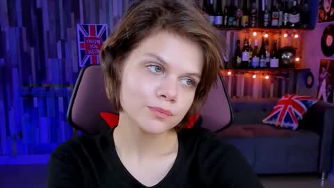 Snapshot of elliemurler chatting on 14, 10, 2025 elliemurler online show from 14, 10, 2025