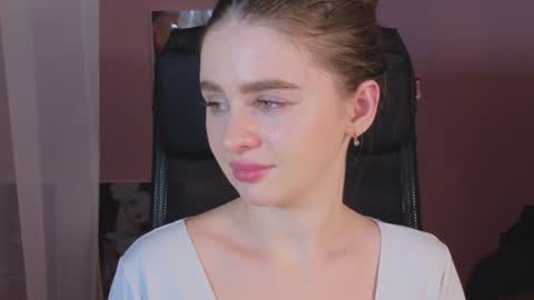 Snapshot of elliephant_ chatting on 23, 12, 2024 just Emily online show from 23, 12, 2024