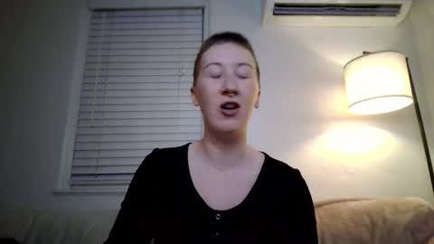 Snapshot of ellierowyn chatting on 25, 11, 2025 Ellie Rowyn online show from 25, 11, 2025