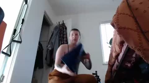 Snapshot of ellierowyn chatting on 15, 12, 2025 Ellie Rowyn online show from 15, 12, 2025