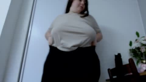 Snapshot of ellies_8 chatting on 8, 4, 2026 Ellie online show from 8, 4, 2026