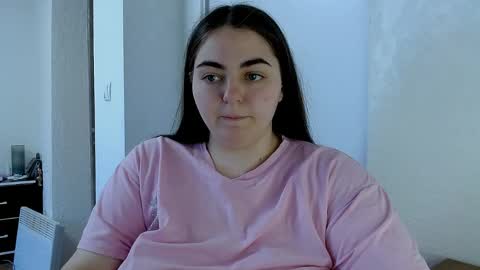 Snapshot of ellies_8 chatting on 4, 5, 2026 Ellie online show from 4, 5, 2026