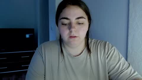 Snapshot of ellies_8 chatting on 8, 5, 2026 Ellie online show from 8, 5, 2026