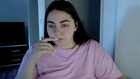 Snapshot of ellies_8 chatting on 12, 5, 2026 Ellie online show from 12, 5, 2026