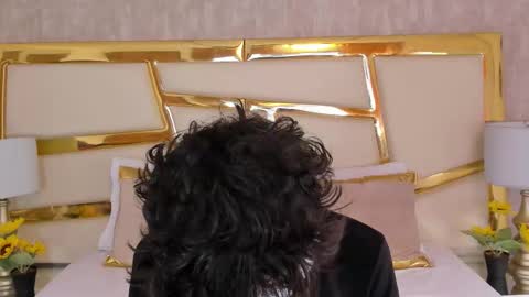 Snapshot of elliotvolkov chatting on 17, 12, 2025 elliotvolkov online show from 17, 12, 2025