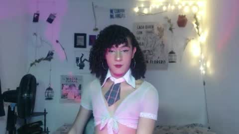 Snapshot of ellis_flowers chatting on 22, 10, 2025  . online show from 22, 10, 2025