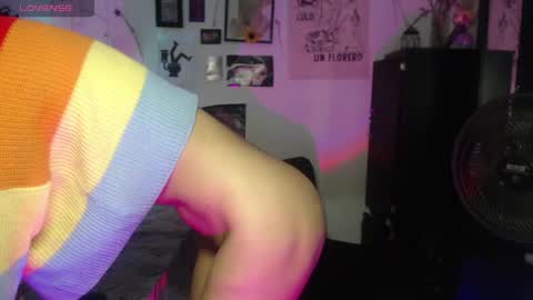 Snapshot of ellis_flowers chatting on 27, 10, 2025  . online show from 27, 10, 2025