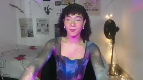 Snapshot of ellis_flowers chatting on 17, 12, 2025 . online show from 17, 12, 2025