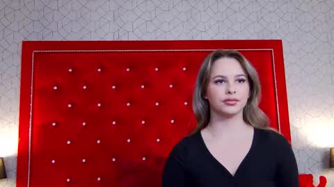 Elsa Jean online show from 18, 11, 2025