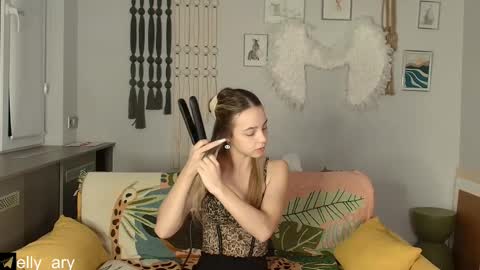 elly_ary online show from 1, 12, 2025