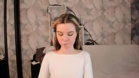 Snapshot of elly_ary chatting on 19, 7, 2026 elly_ary online show from 19, 7, 2026