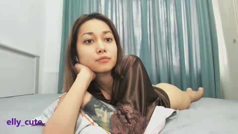 Snapshot of elly_cute_ chatting on 5, 11, 2025 Elly Cute online show from 5, 11, 2025