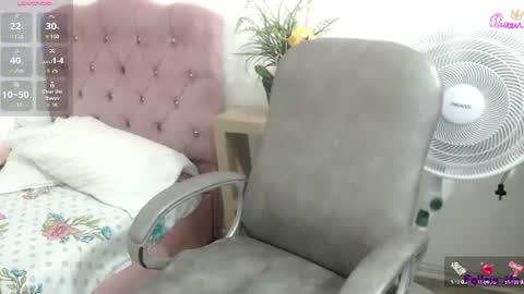 Snapshot of elly_willis chatting on 24, 6, 2026 Elly online show from 24, 6, 2026