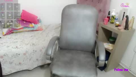 Snapshot of elly_willis chatting on 26, 7, 2026 Elly online show from 26, 7, 2026