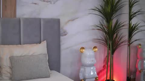 Snapshot of ellylynn chatting on 12, 10, 2025 Elly online show from 12, 10, 2025