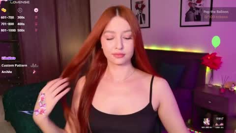 Snapshot of ellypeach chatting on 4, 5, 2026 EllyPeach online show from 4, 5, 2026