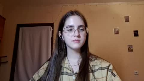 Snapshot of elmeraurora chatting on 29, 4, 2026 Kate online show from 29, 4, 2026