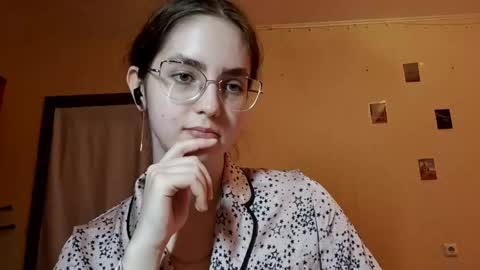 Snapshot of elmeraurora chatting on 30, 4, 2026 Kate online show from 30, 4, 2026