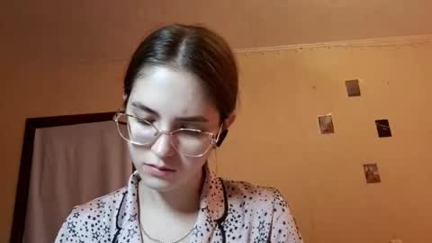 Snapshot of elmeraurora chatting on 6, 5, 2026 Kate online show from 6, 5, 2026
