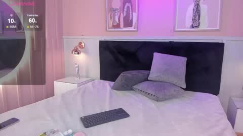 Snapshot of elodie_walker chatting on 6, 5, 2026 Elodie online show from 6, 5, 2026