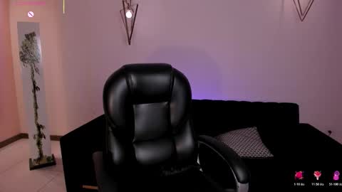 Snapshot of eloisaolivero chatting on 25, 11, 2025 ELOISA OLIVERO online show from 25, 11, 2025