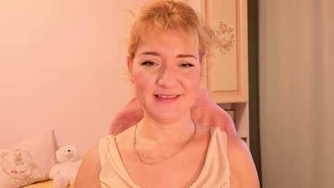 Elvira online show from 21, 11, 2025