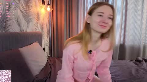 Snapshot of elvyrose chatting on 7, 4, 2026 Alex online show from 7, 4, 2026