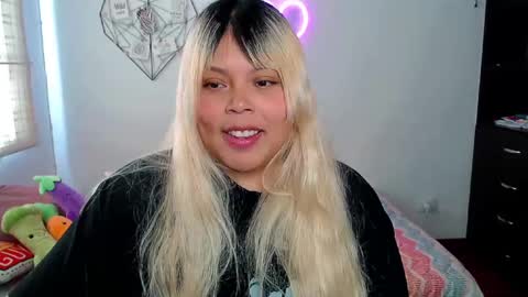 Snapshot of elymoon chatting on 8, 9, 2025 Ely online show from 8, 9, 2025