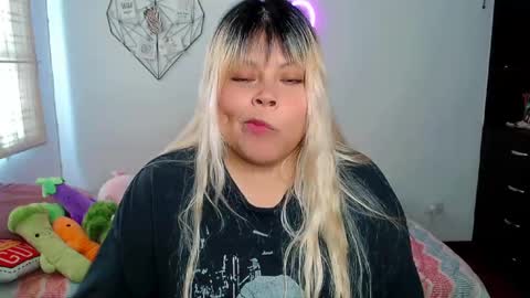 Snapshot of elymoon chatting on 18, 9, 2025 Ely online show from 18, 9, 2025