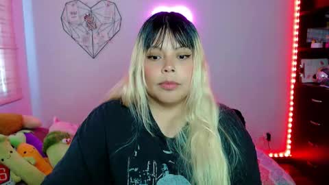 Snapshot of elymoon chatting on 7, 11, 2025 Ely online show from 7, 11, 2025