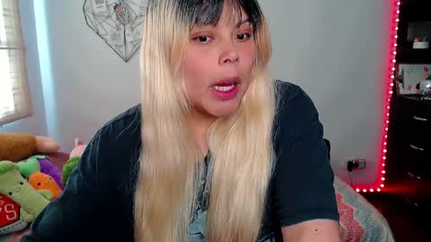 Snapshot of elymoon chatting on 11, 11, 2025 Ely online show from 11, 11, 2025