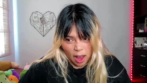 Snapshot of elymoon chatting on 17, 11, 2025 Ely online show from 17, 11, 2025