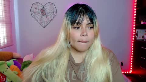 Snapshot of elymoon chatting on 2, 12, 2025 Ely online show from 2, 12, 2025