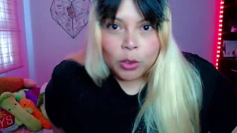 Snapshot of elymoon chatting on 3, 12, 2025 Ely online show from 3, 12, 2025